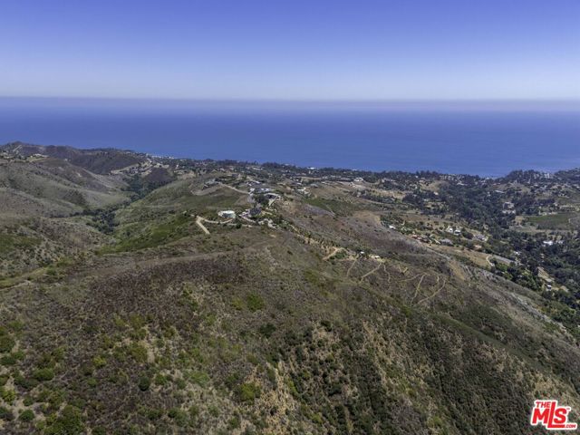 2 Murphy Way, Malibu CA: https://media.crmls.org/mediaz/9d5f4842-3562-4e8a-9b04-e6e93184944d.jpg