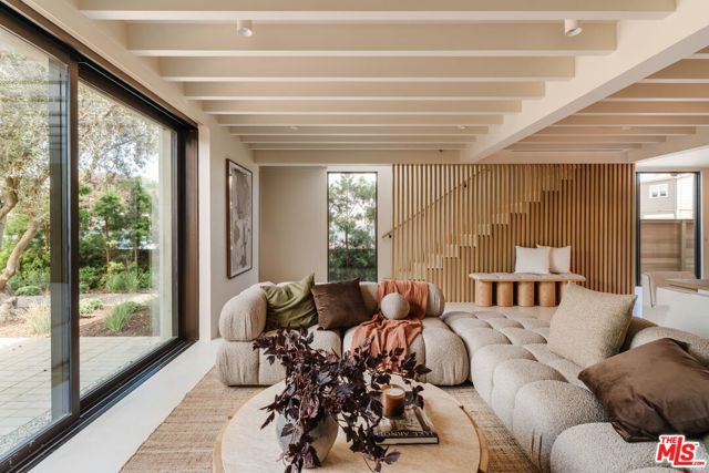 744 Amoroso Place, Venice CA: https://media.crmls.org/mediaz/9d5f6314-8709-4f33-82fa-5097ecdc62b3.jpg