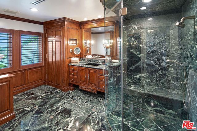 3819 Vista Linda Drive, Encino CA: https://media.crmls.org/mediaz/9d5f87be-92e3-48e0-bed2-42a7fdec388a.jpg