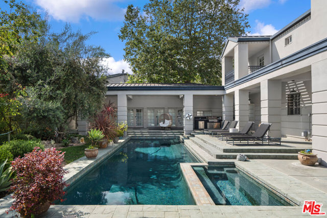 28600 Pacific Coast Highway, Malibu CA: https://media.crmls.org/mediaz/9d5fd5c5-37da-4f6a-a354-d5b82cb771a0.jpg