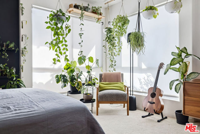 1150 S Oxford Avenue, Los Angeles CA: https://media.crmls.org/mediaz/9d60325c-d45b-43a3-9b58-521a02fcd6bc.jpg