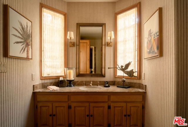 1420 Moraga Drive, Los Angeles CA: https://media.crmls.org/mediaz/9d608972-c051-4597-86b5-b7b7d01cbd4a.jpg