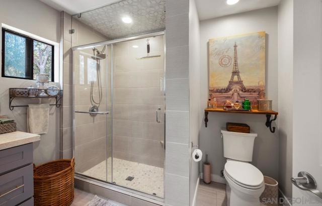 2708 Grove Ave, Carlsbad CA: https://media.crmls.org/mediaz/9d609b20-25f5-4c8e-a25b-67c1f7feca07.jpg