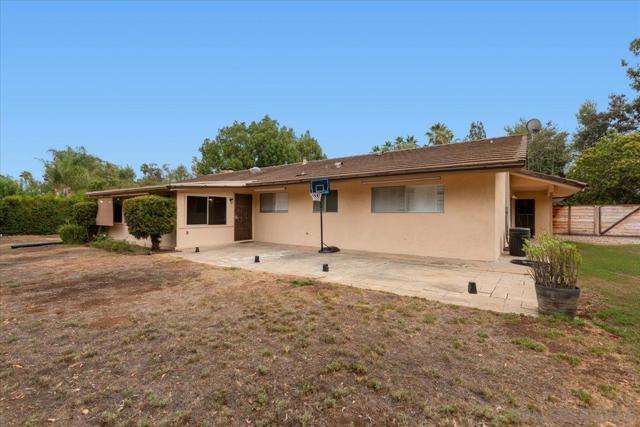 13128 Via Del Toro, Poway CA: https://media.crmls.org/mediaz/9d60dd33-4dab-4bc2-bb4b-9f297d7c70c6.jpg