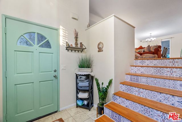 2231 Montrose Avenue, Montrose CA: https://media.crmls.org/mediaz/9d610577-7d38-4bd2-b8c6-9ccdc594fc12.jpg