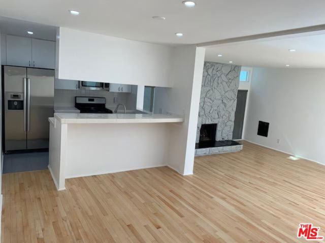 25 PRIVATEER Street, Venice CA: https://media.crmls.org/mediaz/9d6142f4-1e36-4bbc-9274-ff9b8448b95e.jpg