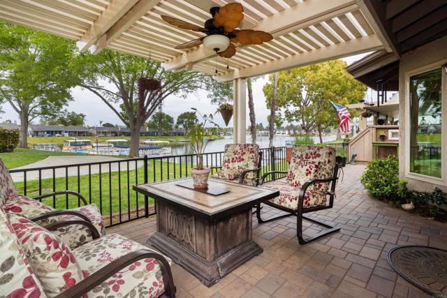 1564 Via Brisa Del Lago, San Marcos CA: https://media.crmls.org/mediaz/9d615122-d71e-45f1-94bc-bd3b77da0a60.jpg