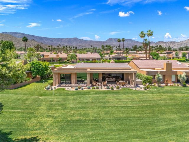 49006 Foxtail Lane, Palm Desert CA: https://media.crmls.org/mediaz/9d615253-f0a9-4b11-8afc-16d7acb13bb7.jpg