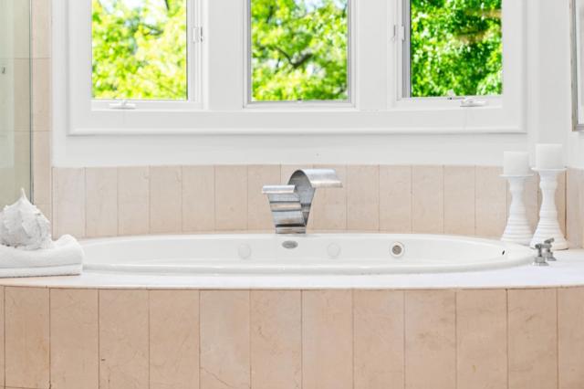 6 Zachary Court, Menlo Park CA: https://media.crmls.org/mediaz/9d618798-bc50-46f5-a947-6a24fc6d9250.jpg