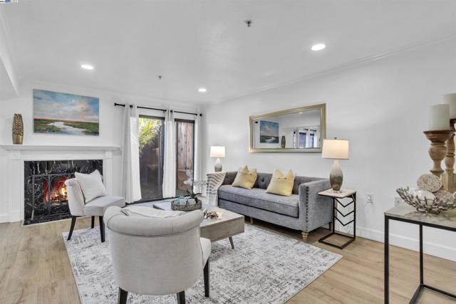20340 Forest Ave, Castro Valley CA: https://media.crmls.org/mediaz/9d619112-7cb4-4b8e-95eb-df19845a5e44.jpg