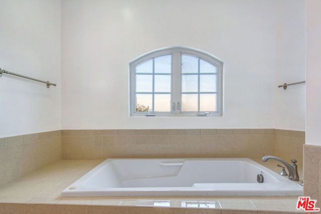 4521 Don Timoteo Drive, Los Angeles CA: https://media.crmls.org/mediaz/9d619d1a-5c37-447f-b617-98277981443a.jpg