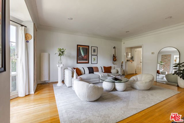 9660 W Olympic Boulevard, Beverly Hills CA: https://media.crmls.org/mediaz/9d61bd30-d72b-4df5-909b-936501085db4.jpg
