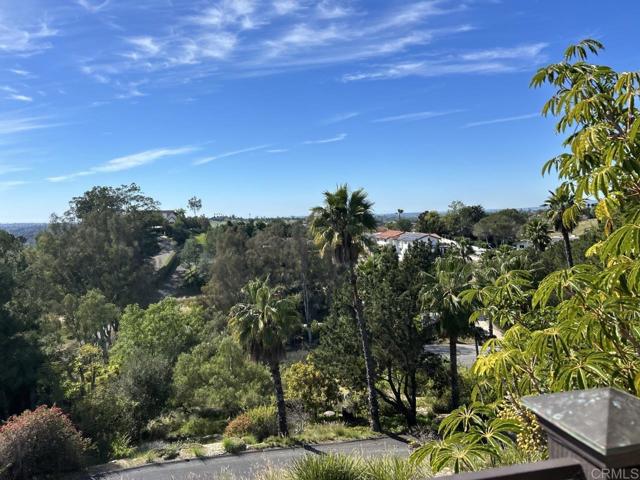 Detail Gallery Image 7 of 16 For 1330 Sugarbush Dr, Vista,  CA 92084 - 4 Beds | 3 Baths