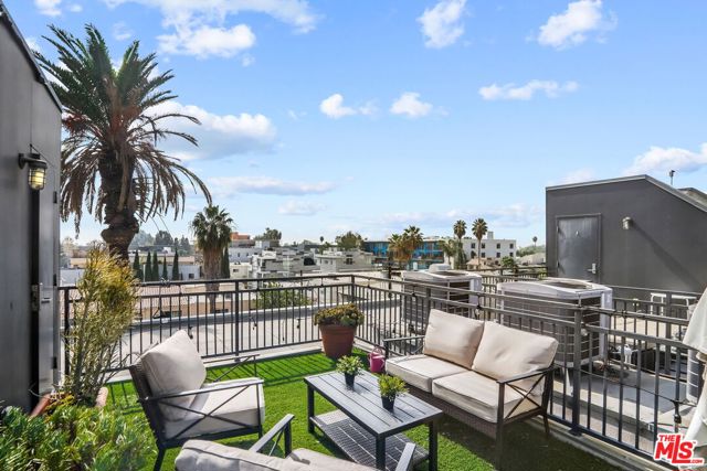 803 Wilcox Avenue, Los Angeles CA: https://media.crmls.org/mediaz/9d627e01-9146-4f0d-a282-c246af9c4d16.jpg