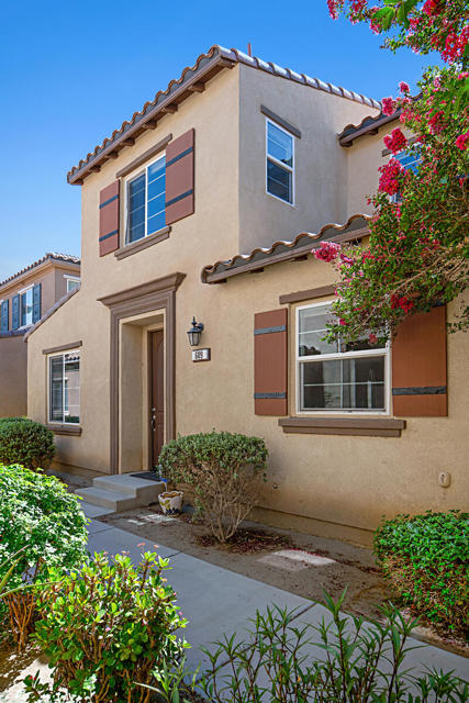 609 Calle Vibrante, Palm Desert CA: https://media.crmls.org/mediaz/9d634a4b-e041-4dd6-8e3f-43eddf3c61c4.jpg