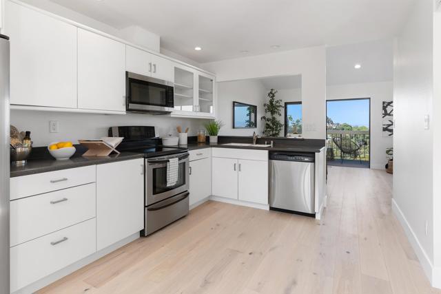 6635 Caminito Scioto, La Jolla CA: https://media.crmls.org/mediaz/9d639a3f-7b61-4060-aaaf-d2d1cfe439a4.jpg