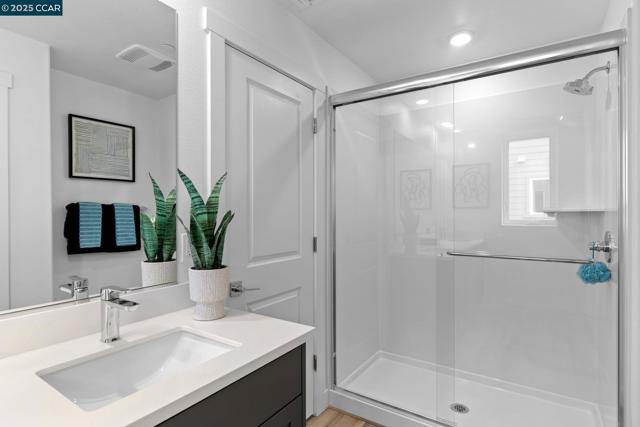 27276 Cosmo Ct, Hayward CA: https://media.crmls.org/mediaz/9d63cc33-4b47-4ca2-85cf-7b7a024f9519.jpg