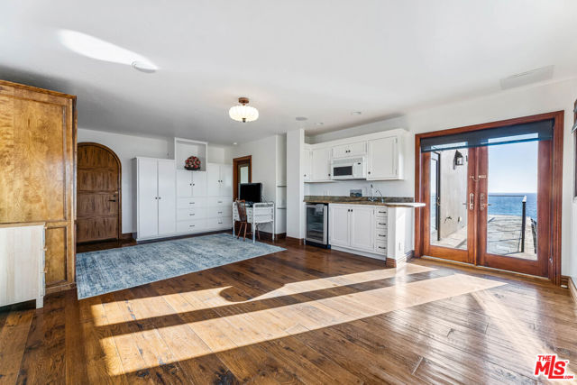 7007 Birdview Avenue, Malibu CA: https://media.crmls.org/mediaz/9d6402a6-6ab7-4e51-8f43-ba41f4c5047b.jpg