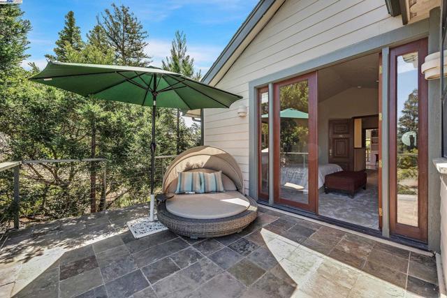 141 Ray St, Pleasanton CA: https://media.crmls.org/mediaz/9d6413e7-6b8d-4476-95cf-3c384c564d47.jpg