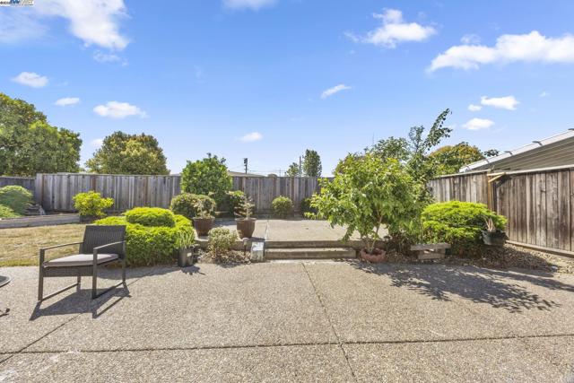 334 Oxford Street, Hayward CA: https://media.crmls.org/mediaz/9d649c36-bddc-4b90-8499-96e5ffa45d9f.jpg