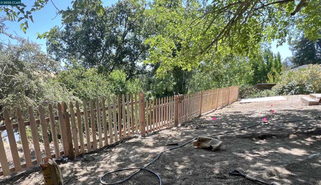 3352 Betty Ln, Lafayette CA: https://media.crmls.org/mediaz/9d64b754-ef89-42f5-a239-6f785fb32480.jpg