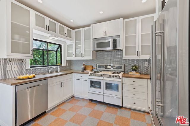 2116 Princeton Avenue, Los Angeles CA: https://media.crmls.org/mediaz/9d654666-936b-44d3-a542-f54584933ddd.jpg