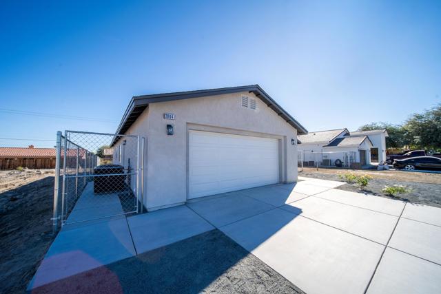 2864 Vista Avenue, Thermal CA: https://media.crmls.org/mediaz/9d65b18c-4c2f-4aef-896a-f4e1f466d075.jpg