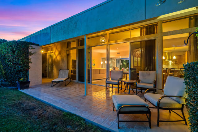 72205 El Paseo, Palm Desert CA: https://media.crmls.org/mediaz/9d662b0b-136a-4172-b541-08ec276815b7.jpg