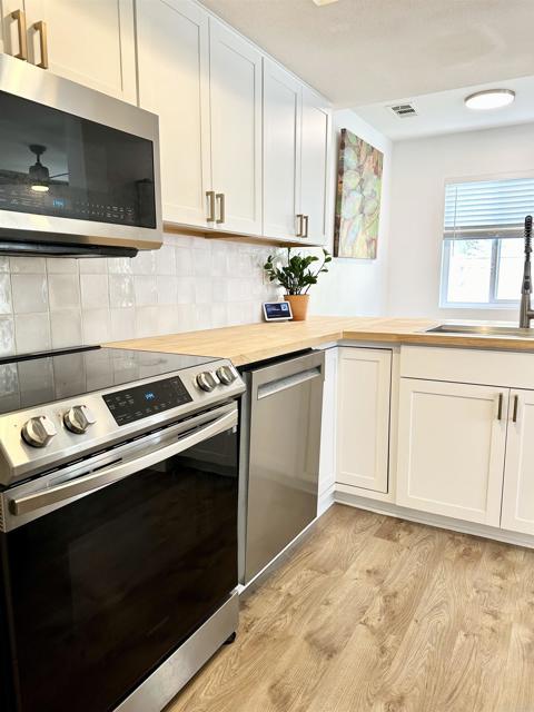 10525 Flora Verda Court, Santee CA: https://media.crmls.org/mediaz/9d665bb2-19e6-46d5-96b2-283a52063d70.jpg