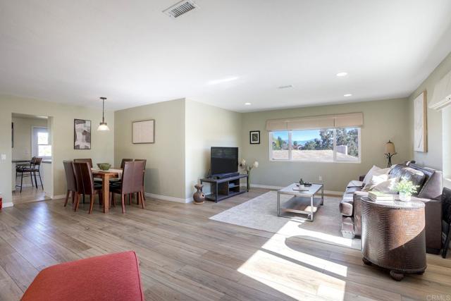 Detail Gallery Image 14 of 68 For 28242 Glenmeade Way, Escondido,  CA 92026 - 4 Beds | 3/1 Baths