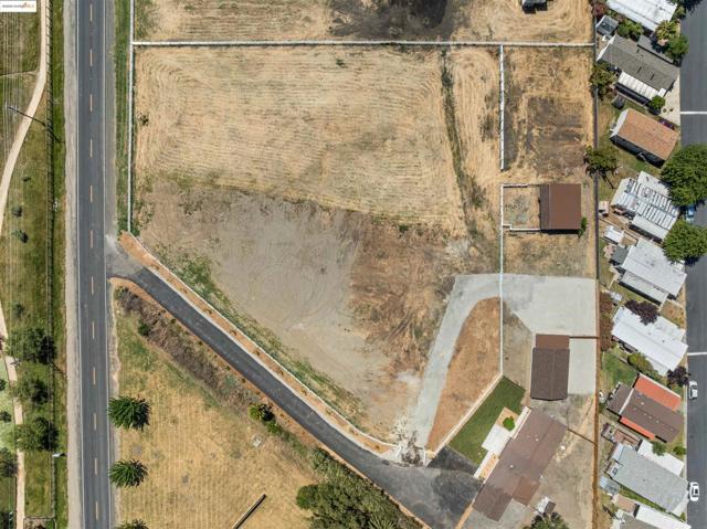 3393 Gateway Rd, Bethel Island CA: https://media.crmls.org/mediaz/9d675828-feda-45fa-95a4-d8a5d1fe7316.jpg