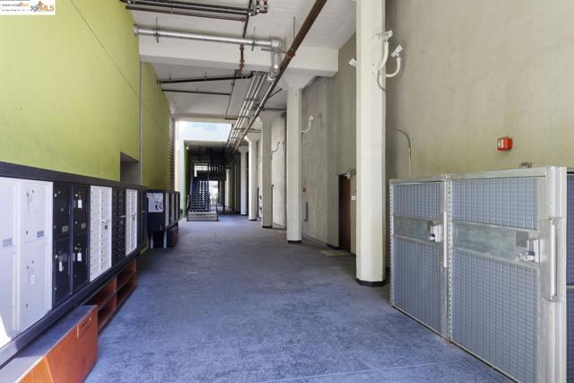 1201 Pine St, Oakland CA: https://media.crmls.org/mediaz/9d683e0d-ae75-4823-813d-5359e32bce4d.jpg