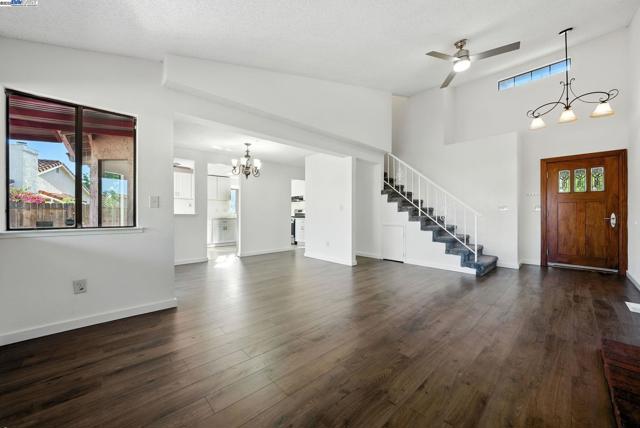 2524 Brazil Ct, Antioch CA: https://media.crmls.org/mediaz/9d684002-bb5e-497f-a7c0-5dd165fc14d4.jpg