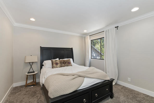 271 Bluebird Court, Big Bear CA: https://media.crmls.org/mediaz/9d685617-2d84-4eca-a23d-0c5d916ff95b.jpg