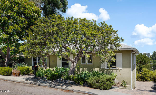 196 Malcolm Drive Drive, Pasadena CA: https://media.crmls.org/mediaz/9d686b29-7dae-4ccf-9d9d-e13e3ec8b5cc.jpg