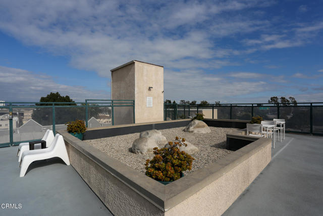 2491 Purdue Avenue, Los Angeles CA: https://media.crmls.org/mediaz/9d687c0b-9764-4506-80b8-0790c9ebb96f.jpg