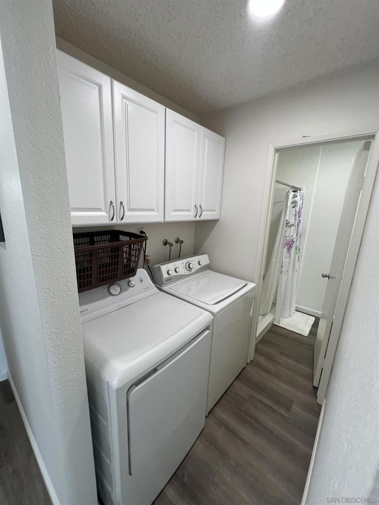 https://media.crmls.org/mediaz/9d698d07-af58-40d5-b315-fef7df9e21ca.jpg?preset=X-Large