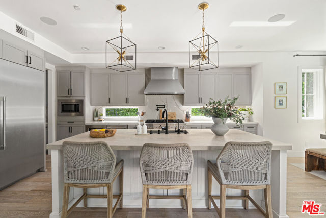 Image 13 of 39 For 11813 Woodbine Avenue