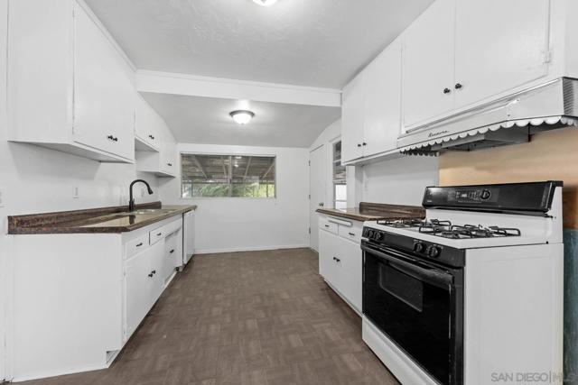9920 22 River St, Lakeside CA: https://media.crmls.org/mediaz/9d6a7f18-ed1f-4fb2-8f3b-deee2f6cb1db.jpg