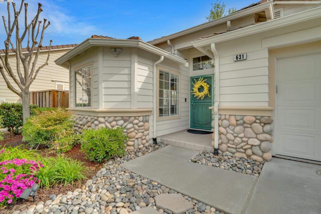 631 Splitrail Ct, Livermore CA: https://media.crmls.org/mediaz/9d6a9fae-8387-4105-ae16-ab01ed0180ce.jpg