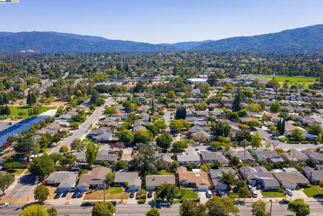 4749 Montreal Dr, San Jose CA: https://media.crmls.org/mediaz/9d6c113d-3d0e-4043-bf68-c36aa257f540.jpg
