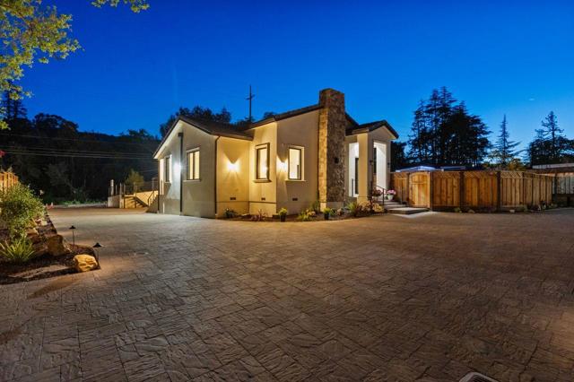 18071 Saratoga Los Gatos Road, Monte Sereno CA: https://media.crmls.org/mediaz/9d6c8fe5-b985-415f-92ee-019634a2cc41.jpg