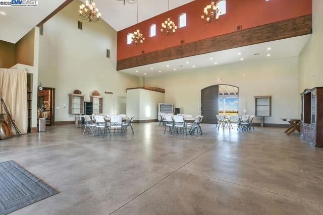 8091 Balfour Rd, Brentwood CA: https://media.crmls.org/mediaz/9d6cc009-e6ce-4b18-a1d0-b41181ee0c04.jpg