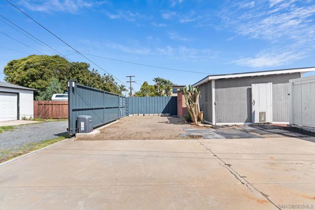 1426 Morenci St, San Diego CA: https://media.crmls.org/mediaz/9d6cd929-c786-4716-9a3a-820eac06d1d3.jpg