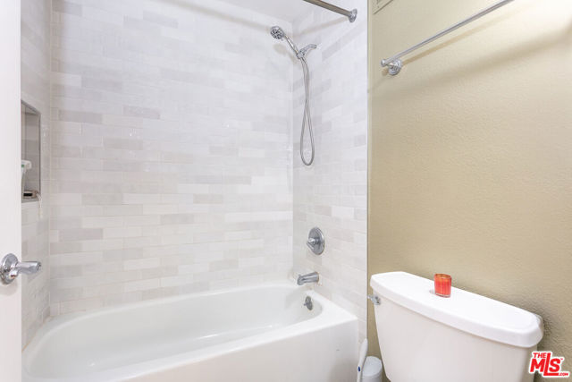 600 W 9th Street, Los Angeles CA: https://media.crmls.org/mediaz/9d6d484f-22bb-468d-b5de-5d4771f47646.jpg