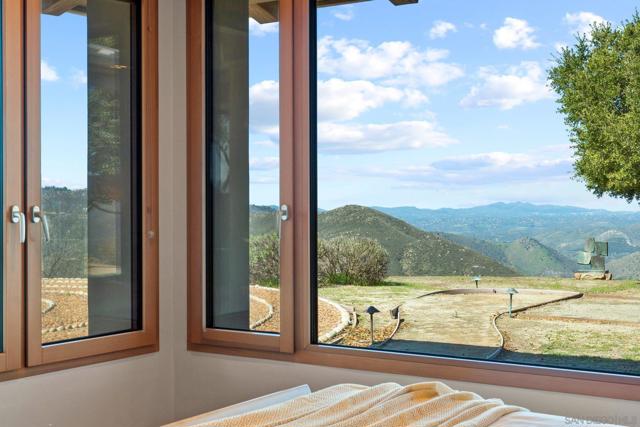20385 Rancho Villa Rd, Ramona CA: https://media.crmls.org/mediaz/9d6d7002-7ff5-4e2a-9b58-71da0dfba54f.jpg