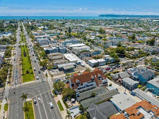 374 Orange Avenue, Coronado CA: https://media.crmls.org/mediaz/9d6d99a5-2caf-491f-8408-2abd3d372260.jpg