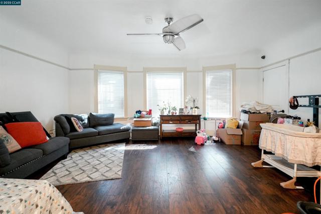 2510 E 21st ST, Oakland CA: https://media.crmls.org/mediaz/9d6e3772-9ef7-4ef8-9849-6d441c2c2a78.jpg
