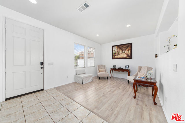 13041 Mesa Verde Way, Sylmar CA: https://media.crmls.org/mediaz/9d6e6693-8d41-4fe6-8fe0-05ea2a5f4eeb.jpg