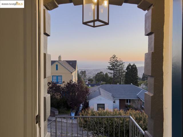 479 Kentucky Ave, Berkeley CA: https://media.crmls.org/mediaz/9d6e9e16-273f-4978-ab2c-e1d244bfe66c.jpg